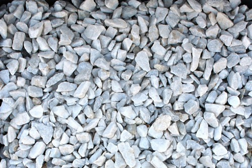 Kamenclub.ru: Мраморная крошка, щебень, цвет-белый, фр. 3-5 мм.  купить в Туле мрамор белый молочный бежевый мрамор колотый 11500 руб/т   фото КАМЕНЬ КЛУБ