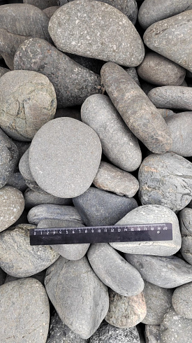 Kamenclub.ru: Галька речная окат (темно-серая) фр. 70-150 мм. купить  в Туле галька речная темно-серая, синяя, серая речная галька округлая  8000 руб/т   фото КАМЕНЬ КЛУБ