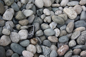 Kamenclub.ru: Галька речная окат (ассорти) фр. 50-100 мм. купить  в Туле галька природная округлая серая белая черная серая коричневая синяя галька речная окатанная округлая 6200 руб/т   фото КАМЕНЬ КЛУБ