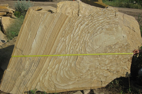 Kamenclub.ru: Форматный камень (плаха) пошаговая дорожка от 70-150 см (4 -12 см)  купить в Туле плитняк  форматный плаха желтый песчаник 9 000 руб/т   фото КАМЕНЬ КЛУБ