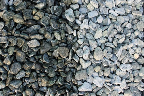 Kamenclub.ru: Щебень галтованный зеленый (змеевик) фр. 20-40 мм.  купить в Туле мрамор зеленый, салатовый оголтованный щебень мраморный 12500 руб/т   фото КАМЕНЬ КЛУБ