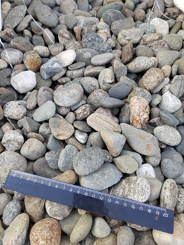 Kamenclub.ru: Галька речная окат (пестрая) фр. 20-40 мм. купить  в Туле галька речная пестрая, серая, серые оттенки галька речная окатанная округлая 5000 руб/т   фото КАМЕНЬ КЛУБ