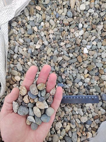 Kamenclub.ru: Галька речная окат (серая) фр.10-20 мм купить  в Туле галька речная серая, серый, темно-серый, светло-серый, коричневый ландшафтная декоративная речная окатанная округлая галька 5000 руб/т   фото КАМЕНЬ КЛУБ