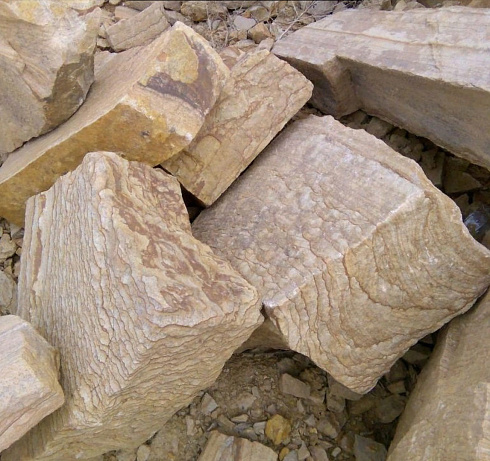 Kamenclub.ru: Песчаник пластушка желтый с рисунком (7-15 см)  купить в Туле плитняк - пластушка - бут желтый песчаник 10200 руб/м3   фото КАМЕНЬ КЛУБ