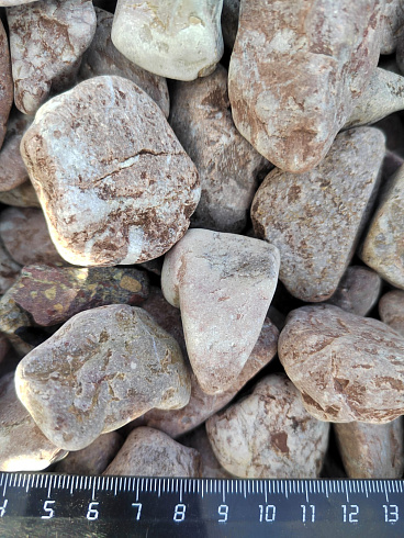 Kamenclub.ru: Мраморная крошка (щебень галтованный розовый) фр.20-40 мм.  купить в Туле мрамор розовый, красный оголтованный округлый щебень  15000 руб/т   фото КАМЕНЬ КЛУБ