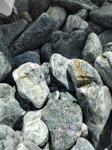 фото Галтованный жадеит (фр. 70-100 мм)  купить в Туле в интернет-портале КАМЕНЬ КЛУБ