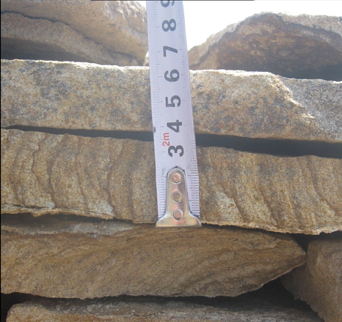 Kamenclub.ru: Песчаник пластушка желтый с рисунком (3 см)  купить в Туле песчаник желтый с рисунком, рыжий, желтый песчаник пластушка ландшафтная рваная 8 500 руб/м3   фото КАМЕНЬ КЛУБ