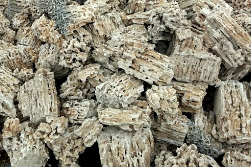 Kamenclub.ru: Крымский природный меотис фр. 100-500 мм.  купить в Туле меотис бежевый рыжий молочный желтый ракушечник 4 500 руб/т   фото КАМЕНЬ КЛУБ