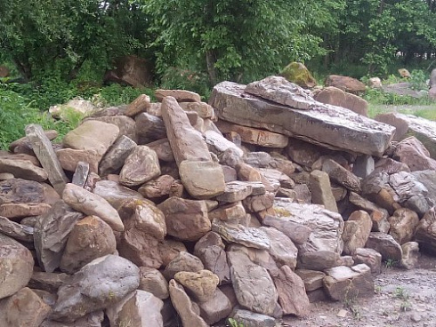 Kamenclub.ru: Песчаник декоративный ландшафтный (фр. 300-500 мм)  купить в Туле песчаник желтый рыжий серый зеленый валун речной окатанный природный песчаника 4 500 руб/т   фото КАМЕНЬ КЛУБ