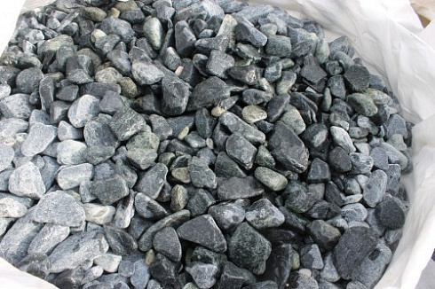 Kamenclub.ru: Щебень галтованный зеленый (змеевик) фр. 50-100 мм.  купить в Туле галтовка мраморная зеленый, салатовый мрамор 12 500 руб/т   фото КАМЕНЬ КЛУБ