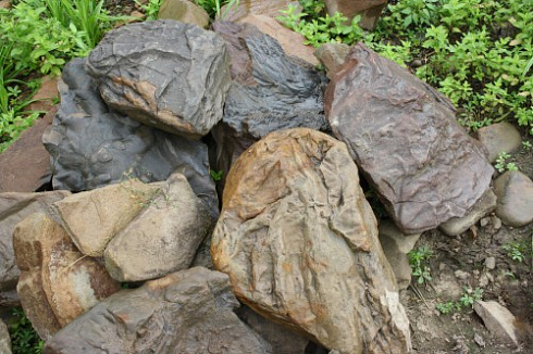 Kamenclub.ru: Песчаник декоративный ландшафтный (фр. 300-500 мм)  купить в Туле песчаник желтый рыжий серый зеленый валун речной окатанный природный песчаника 4 500 руб/т   фото КАМЕНЬ КЛУБ
