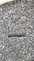 Kamenclub.ru: Щебень галтованный черный (мрамор) фр.10-20 мм.  купить в Туле мрамор черный с белыми прожилками, черный, белый окатанный округлый ландшафтный декоративный щебень 15000 руб/т   фото КАМЕНЬ КЛУБ