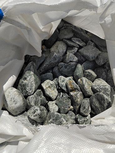 фото Галтованный жадеит (фр. 70-100 мм)  купить в Туле в интернет-портале КАМЕНЬ КЛУБ