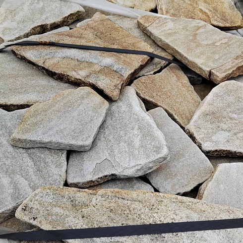 Kamenclub.ru: Песчаник пластушка галтованный желтый с рисунком (3 см)  купить в Туле плитняк - пластушка желтый песчаник 21000 руб/м3   фото КАМЕНЬ КЛУБ