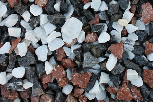 Kamenclub.ru: Мраморная крошка (щебень крошка микс: белый-зеленый-розовый) фр. 3-5 мм.  купить в Туле мрамор белый, зеленый, розовый мраморная декоративная крошка каменная 12000 руб/т   фото КАМЕНЬ КЛУБ