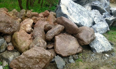 Kamenclub.ru: Конгломераты фр. 300-1000 мм.  купить в Туле кварц мрамор диабаз коричневый, серый зеленоватый речной валун крупный 6500 руб/т   фото КАМЕНЬ КЛУБ