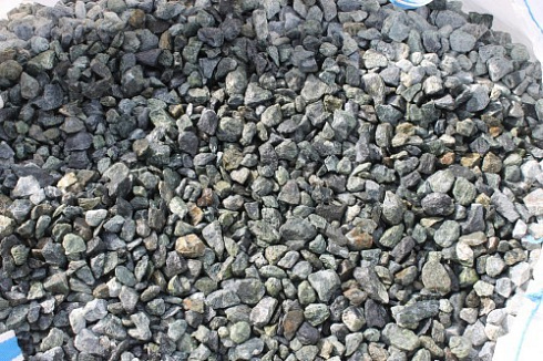 Kamenclub.ru: Щебень крошка зеленый (змеевик) фр. 20-40 мм.  купить в Туле мрамор зеленый, салатовый ландшафтная мраморная крошка 8500 руб/т   фото КАМЕНЬ КЛУБ