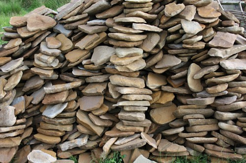 Kamenclub.ru: Песчаник колотый для облицовки (фр. 2-3 см)  купить в Туле песчаник бежевый серый рыжий песчаник строительный 5000 руб/т   фото КАМЕНЬ КЛУБ