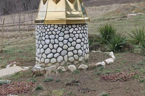 Kamenclub.ru: Галька речная плоская (бело-серая) фр. 100-200-300 мм. купить  в Туле галька речная плоская серый, белый, бело-серый, серо-белый речная галька плоская  9000 руб/т   фото КАМЕНЬ КЛУБ