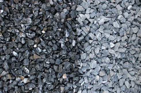 Kamenclub.ru: Щебень крошка черный (мрамор) фр. 10-20 мм.  купить в Туле мрамор черный с белыми прожилками, черный, белый каменная ландшафтная декоративная крошка щебня 11000 руб/т   фото КАМЕНЬ КЛУБ