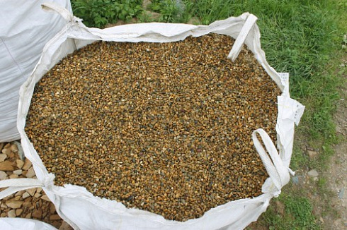 Kamenclub.ru: Галька окат (серо-желтая) фр.10-20 мм. купить  в Туле галька серо-желтая, рыжая, серый речная окатанная округлая галька 5000 руб/т   фото КАМЕНЬ КЛУБ