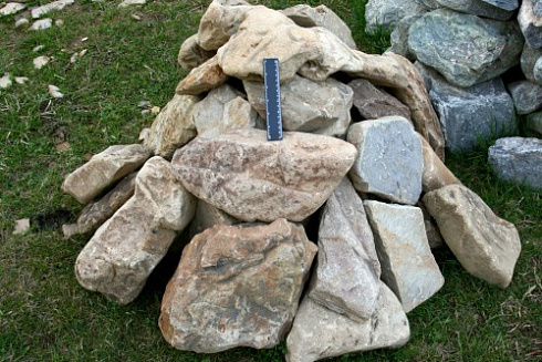 Kamenclub.ru: Песчаник декоративный ландшафтный (фр. 300-500 мм)  купить в Туле песчаник желтый рыжий серый зеленый валун речной окатанный природный песчаника 4 500 руб/т   фото КАМЕНЬ КЛУБ