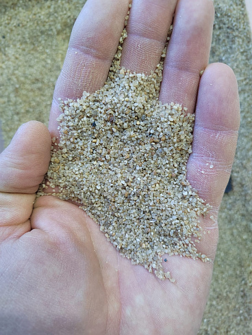 Кварцевый песок для площадок фр. 0,6-1,2 мм.  купить в Туле фото Камень Клуб