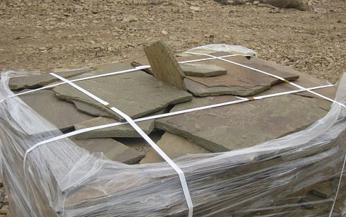 Kamenclub.ru: Песчаник пластушка серо-зеленый (4,0 см- 5,0 см)  купить в Туле песчаник серо-зеленый, серый, зеленый песчаник рваный ландшафтный колотый 9000 руб/м3   фото КАМЕНЬ КЛУБ