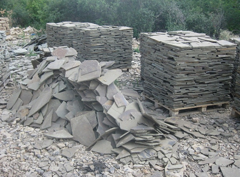 Kamenclub.ru: Песчаник пластушка серо-зеленый (1,5 см)  купить в Туле плитняк - пластушка серо-зеленый, серый, зеленый пластушка рваная ландшафтная колотая 10200 руб/м3   фото КАМЕНЬ КЛУБ