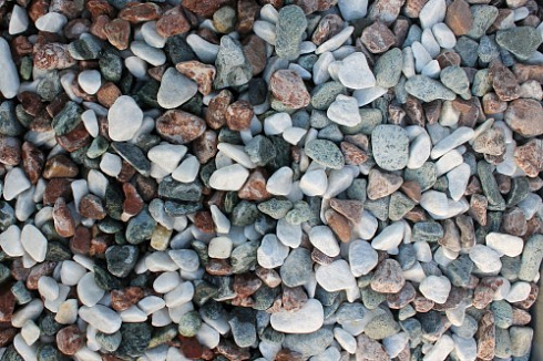 Kamenclub.ru: Мраморная крошка (щебень галтованный микс:белый-зеленый-розовый) фр.20-40 мм.  купить в Туле мрамор белый, зеленый, розовый мрамор декоративный (галтовка) 15500 руб/т   фото КАМЕНЬ КЛУБ