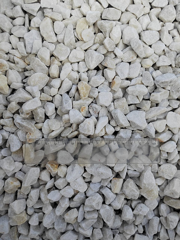 Kamenclub.ru: Мраморная крошка, щебень, цвет-белый, фр. 10-20 мм.  купить в Туле мрамор белый, молочный айвори каменная ландшафтная декоративная крошка шебня 12000 руб/т   фото КАМЕНЬ КЛУБ