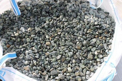 Kamenclub.ru: Щебень крошка зеленый (змеевик) фр. 20-40 мм.  купить в Туле мрамор зеленый, салатовый ландшафтная мраморная крошка 8500 руб/т   фото КАМЕНЬ КЛУБ