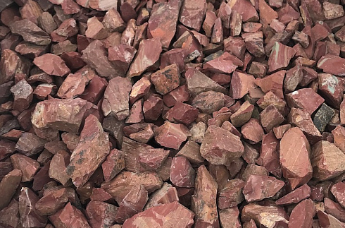 Kamenclub.ru: Щебень крошка красный (ЯШМА) фр. 20-40 мм.  купить в Туле яшма красный, бордовый декоративный ландшафтный щебень 9000 руб/т   фото КАМЕНЬ КЛУБ