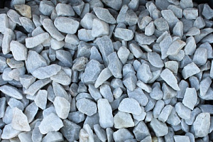 Kamenclub.ru: Мраморная крошка, щебень, цвет-белый, фр. 40-70 мм.  купить в Туле мрамор белый молочный айвори мраморный каменный декоративный  12000 руб/т   фото КАМЕНЬ КЛУБ