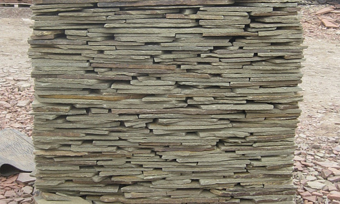 Kamenclub.ru: Песчаник пластушка серо-зеленый (1,5 см)  купить в Туле плитняк - пластушка серо-зеленый, серый, зеленый пластушка рваная ландшафтная колотая 10200 руб/м3   фото КАМЕНЬ КЛУБ