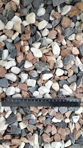 Kamenclub.ru: Мраморная крошка (щебень галтованный микс:белый-зеленый-розовый) фр.20-40 мм.  купить в Туле мрамор белый, зеленый, розовый мрамор декоративный (галтовка) 15500 руб/т   фото КАМЕНЬ КЛУБ
