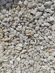Kamenclub.ru: Мраморная крошка, щебень, цвет-белый, фр. 5-10 мм.  купить в Туле мрамор белый, айвори, молочный мраморная каменная крошка ландшафтная 12000 руб/т   фото КАМЕНЬ КЛУБ